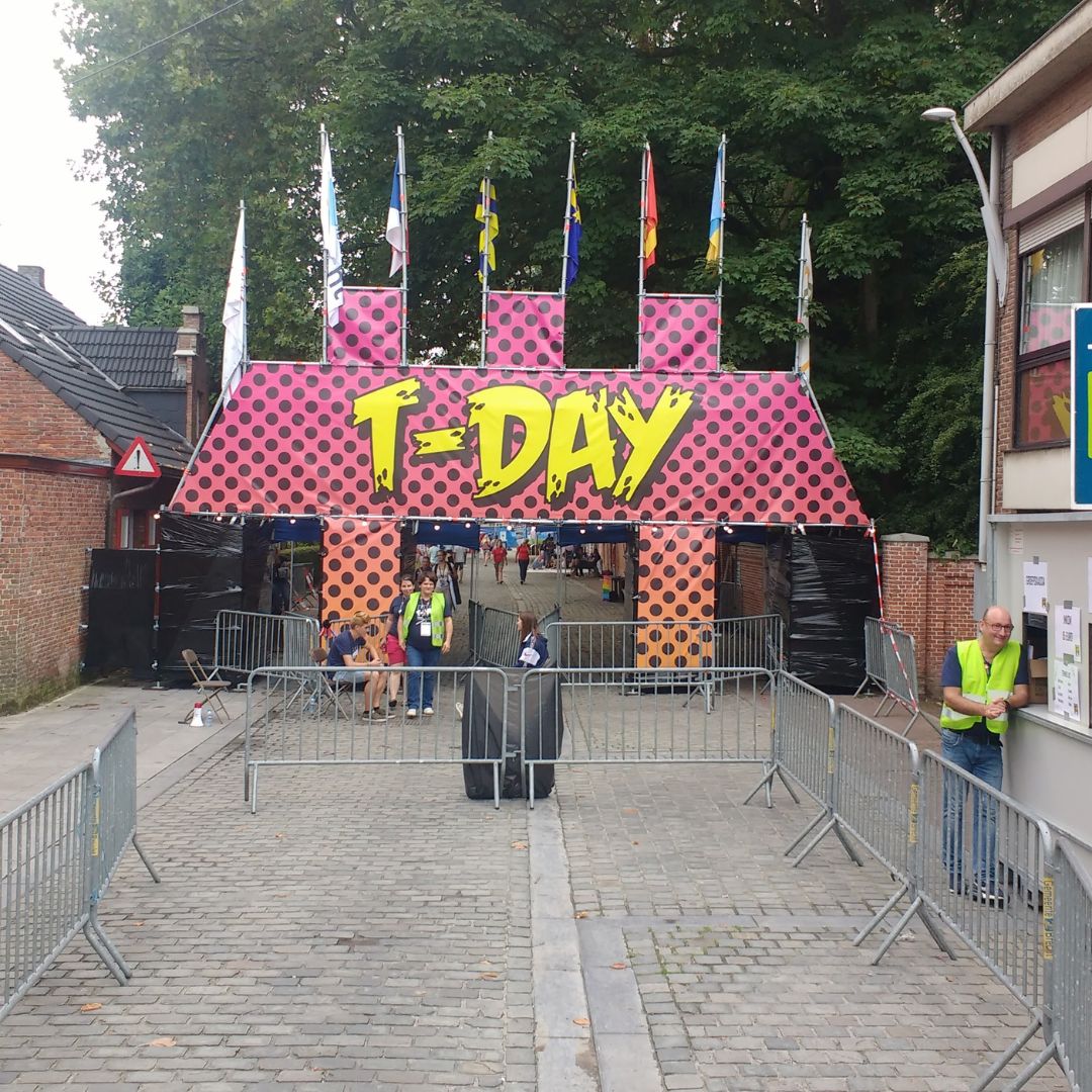 Creatieve inkompoort van stelling voor T-Day tienerfestival in Brecht