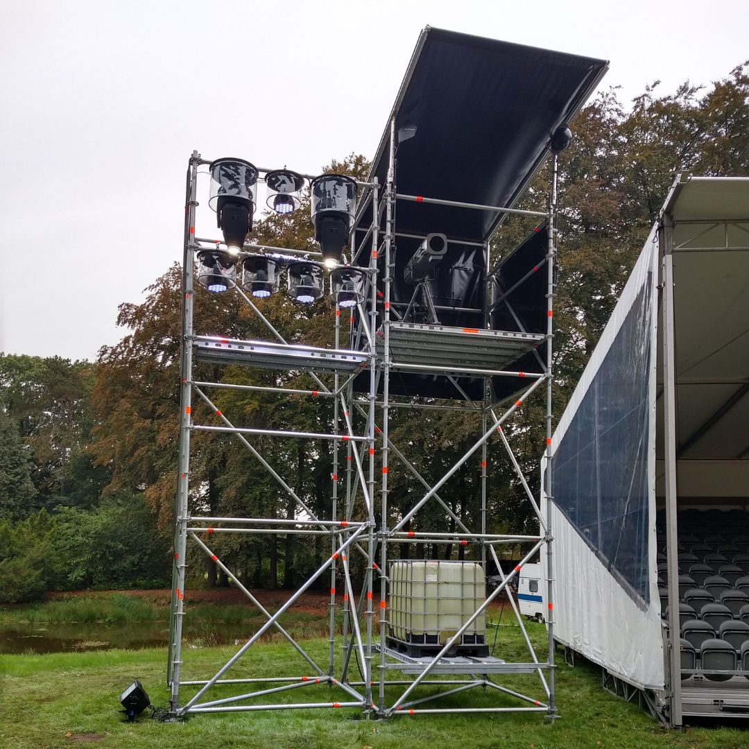 Stellingtoren voor volgspot bij spektakelmusical in Essen